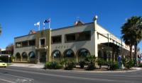 Grand on Deakin