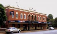 Yanco Hotel