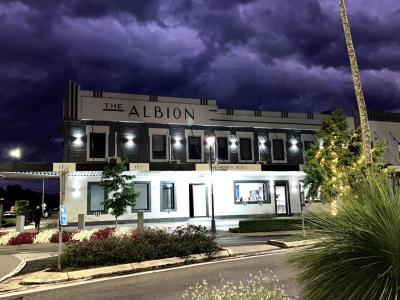 Albion Hotel - image 2