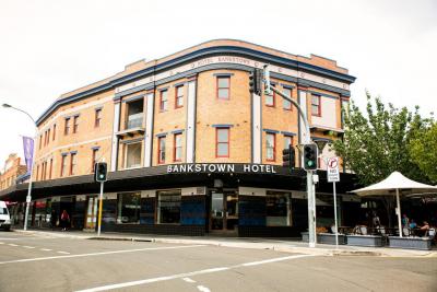 Bankstown Hotel - image 1