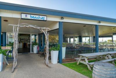 Beaches Bistro @ Rosslyn Bay Resort - image 2