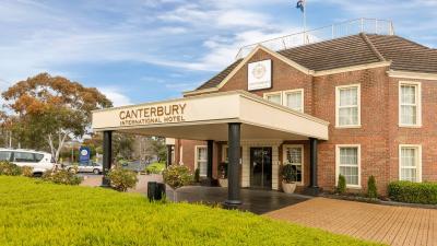 Clarion Hotel On Canterbury Forest Hill - image 1