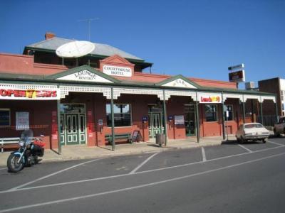 Corryong Courthouse Hotel Motel