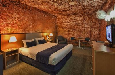 Desert Cave Hotel Motel - image 3