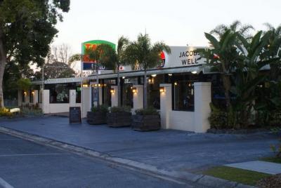 Jacobs Well Bayside Tavern, JACOBS WELL, QLD | Pub info @ Publocation