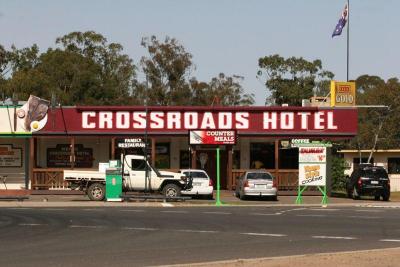 Moonie Crossroads Hotel - image 2