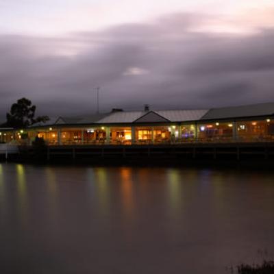 Waterfront Hotel - image 1