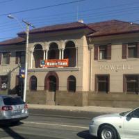 Powell Hotel - image 1
